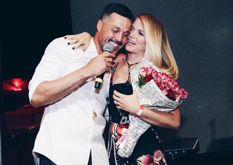 Julio Cesar chora e se declara para Susana Werner após polêmica