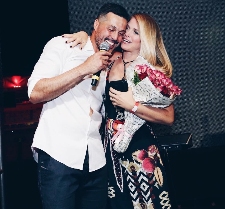 Julio Cesar chora e se declara para Susana Werner após polêmica