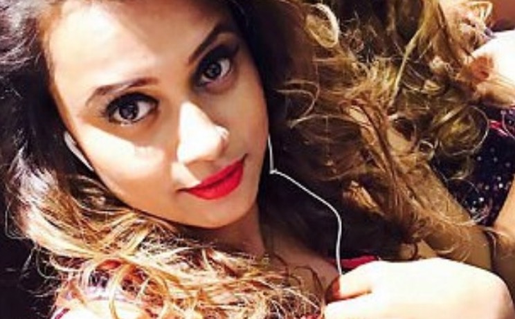 Homem corta cabeça de amante com uma foice por acreditar que ela tinha outro 