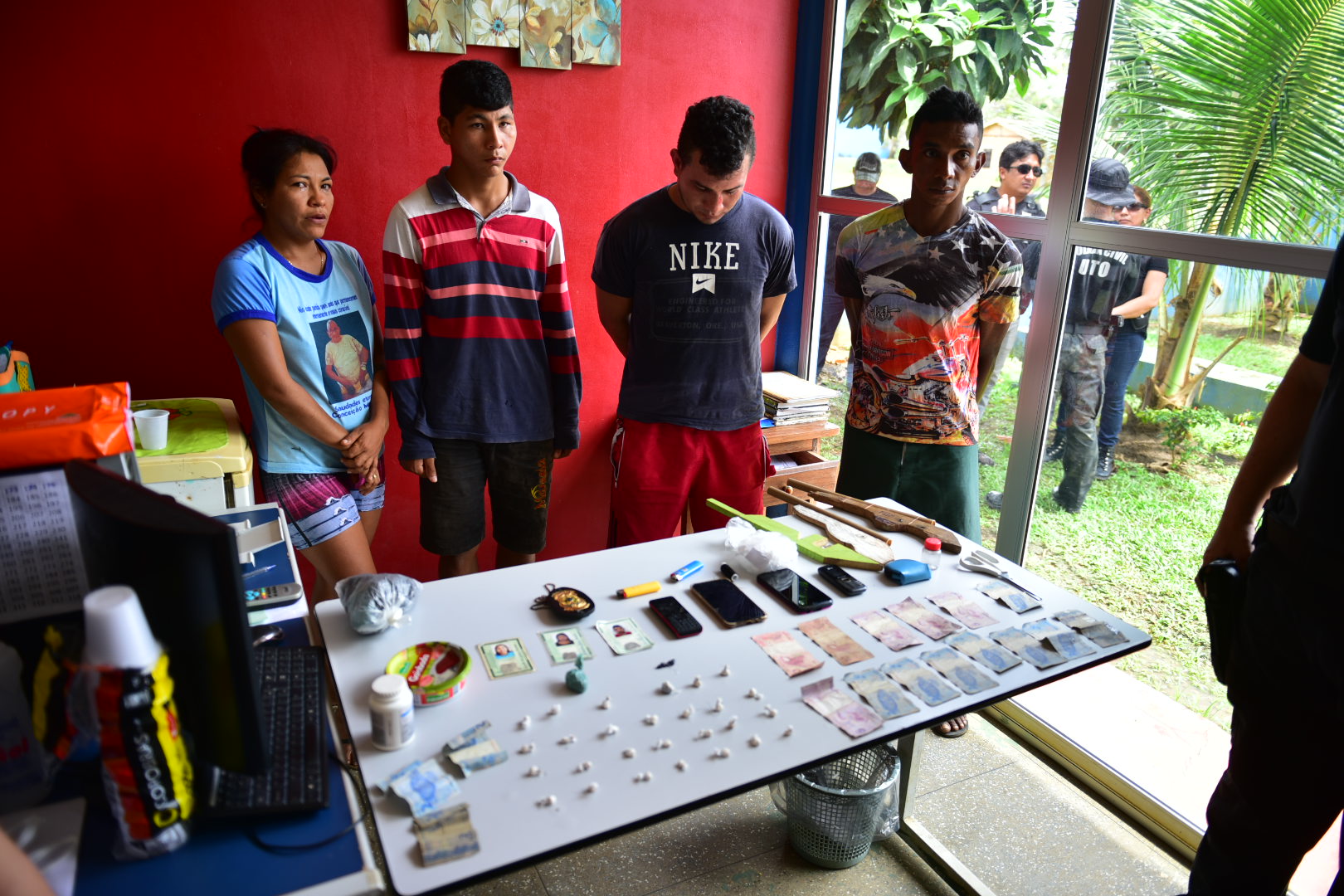 Cinco pessoas  são presas e três indiciadas por envolvimento com o tráfico no Amazonas