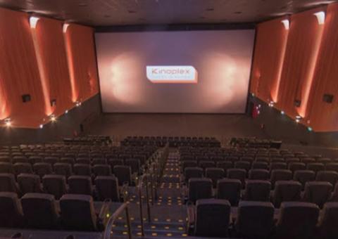 Kinoplex promove sessão especial de cinema para jovens com TEA em Manaus