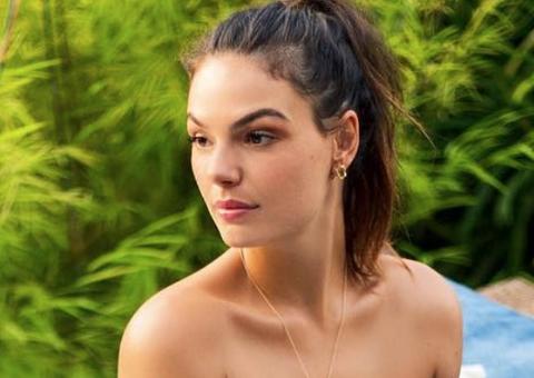 Ísis Valverde mostra barriguinha de grávida pela primeira vez