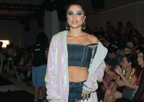 Ex-BBB Paula vai a evento de moda e tem look detonado por internautas