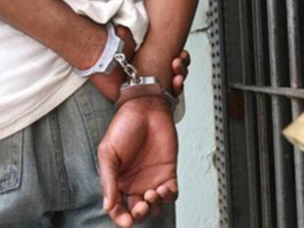 Suspeito de estuprar enteada é preso enquanto visitava a mãe em hospital