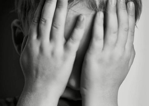 Pai é preso suspeito de estuprar filha de 4 anos dentro de casa 