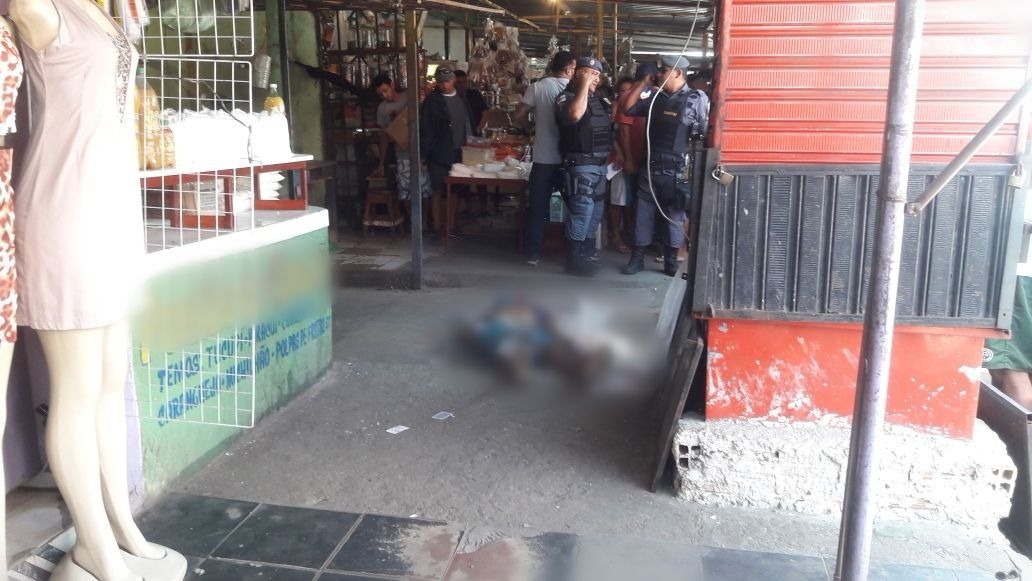 Justiceiro misterioso mata bandido a tiros no meio de assalto em Manaus