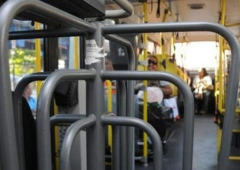 Polícia prende três suspeitos de assaltar ônibus no centro de Manaus