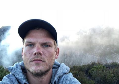Família de Avicii diz que DJ era frágil e queria encontrar a paz