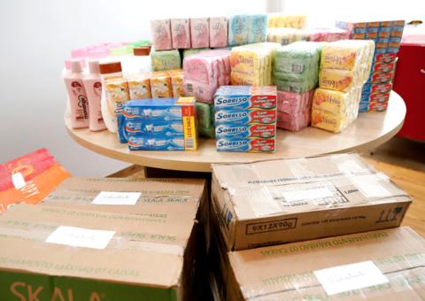 Prefeitura leva ações sociais a mulheres em condição de rua em Manaus