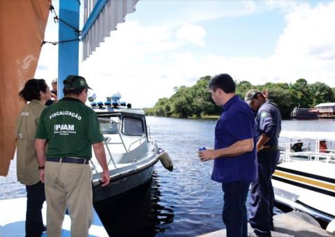 Operação fiscaliza flutuantes sem licenças ambientais em Manaus