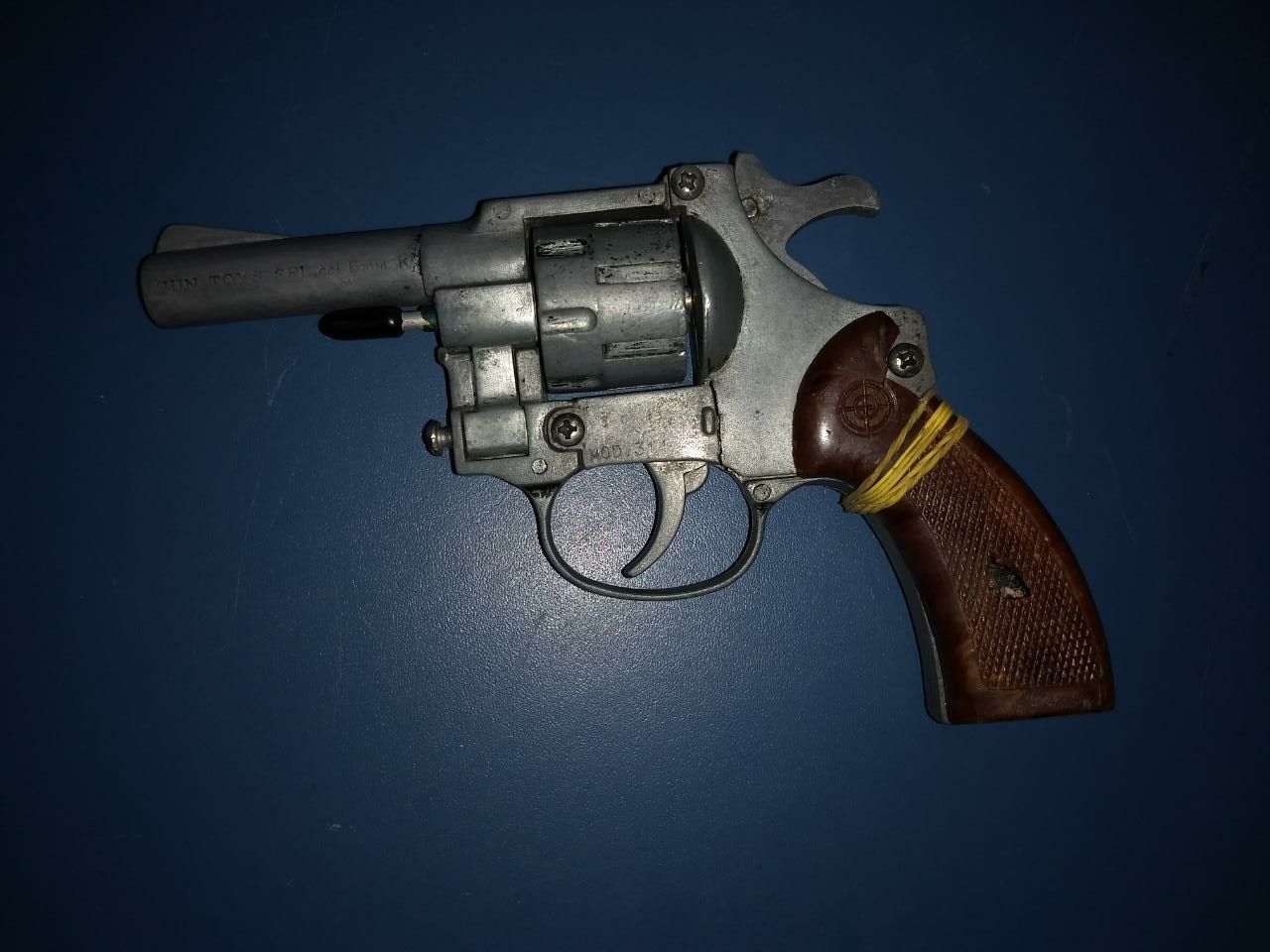 Três pessoas são presas com uma arma de fogo em Manaus