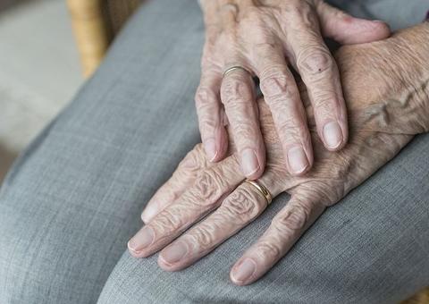 Idoso tem os olhos arrancados e é morto brutalmente dentro de casa