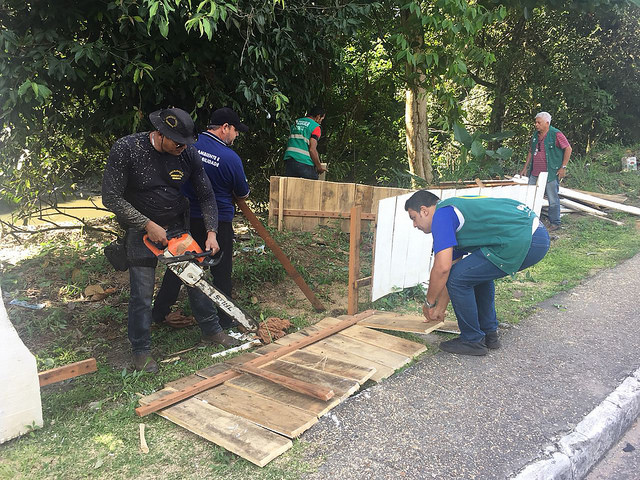 Tapumes são retirados de área de preservação permanente do Corredor do Mindu