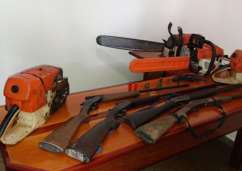 Dois homens são presos em flagrante com espingardas e motosserras durante operação no Amazonas