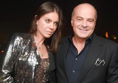 Ex de Luciana Gimenez desfila com nova namorada um mês após separação