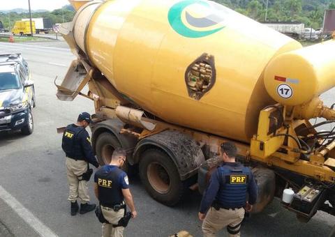 PRF apreende 3 toneladas de maconha durante fiscalização 