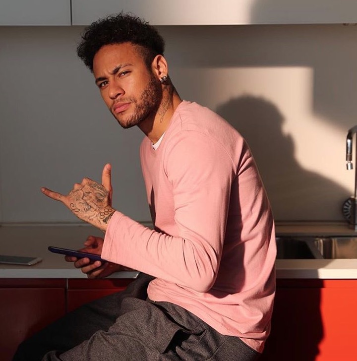 Após boate ser interditada, Neymar nega ser proprietário: ‘foco na seleção’