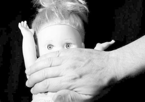 Polícia investiga suposto estupro a criança de dois anos em Manaus 