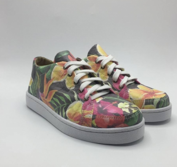 Empresa brasileira cria tênis de 'papel' impermeável com tecnologia usada pela NASA