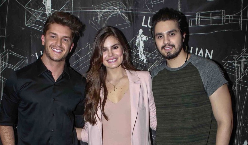 Após se apaixonar por Camila Queiroz, Luan Santana vira seu padrinho de casamento