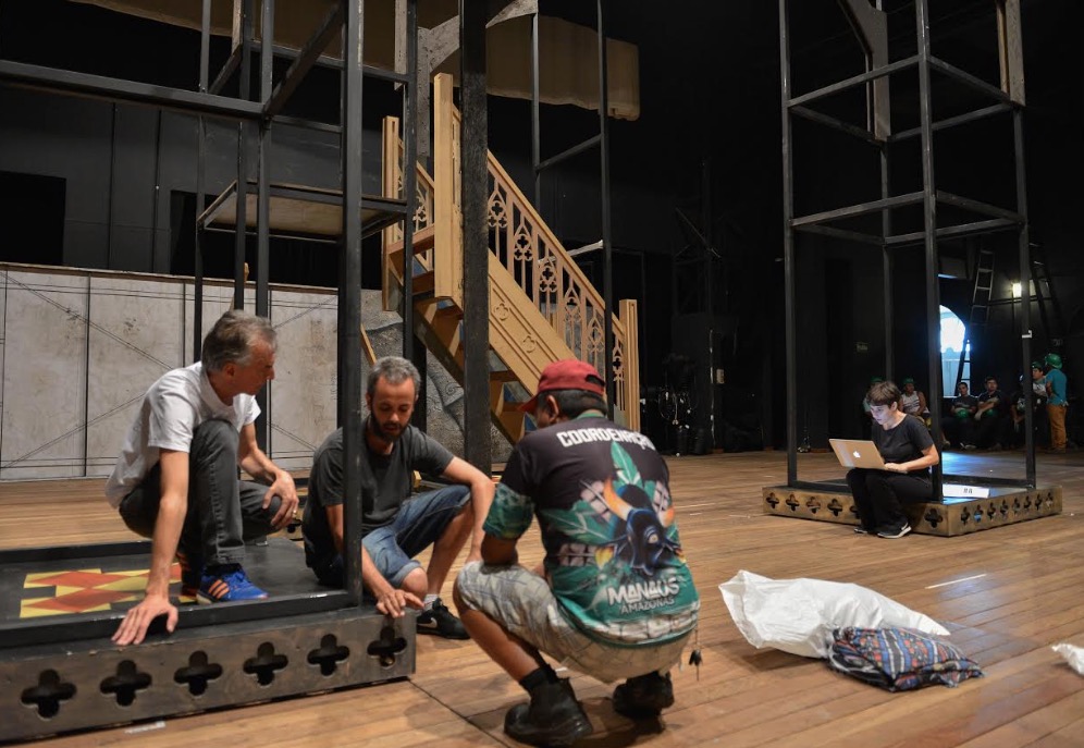 Mais de 200 profissionais trabalham na montagem dos cenários do 21º Festival Amazonas de Ópera