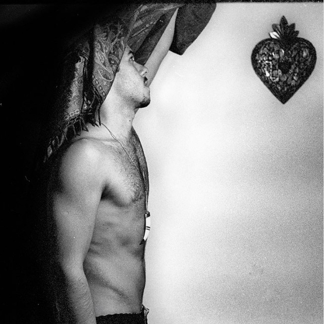 Aos 21, filho de Murilo Benício e Alessandra Negrini posa sem camisa e faz sucesso