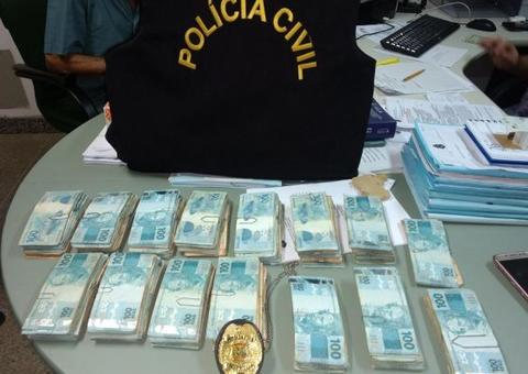 Mulher é presa após furtar quase R$200 mil de idoso