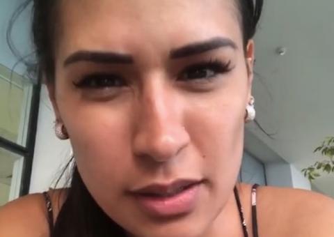 Cantora Simone se irrita após repercussão de vídeo sendo xingada pelo filho