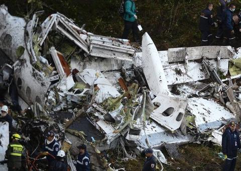 Áudios revelam que voo da Chape poderia ter reabastecido na fronteira com o Brasil