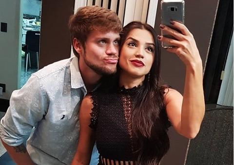 Ex-bbb Breno pede Paula em namoro durante entrevista