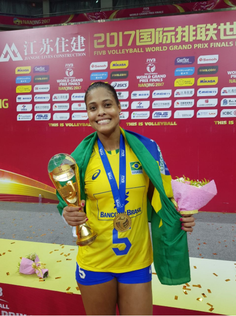  Ladrão rouba medalhas e joias de jogadora da seleção brasileira de vôlei