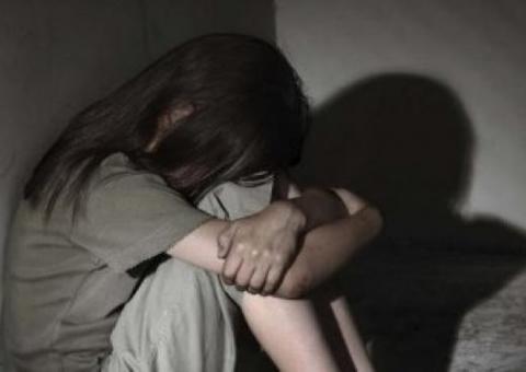 Menina chora em silêncio durante estupro para não acordar irmã