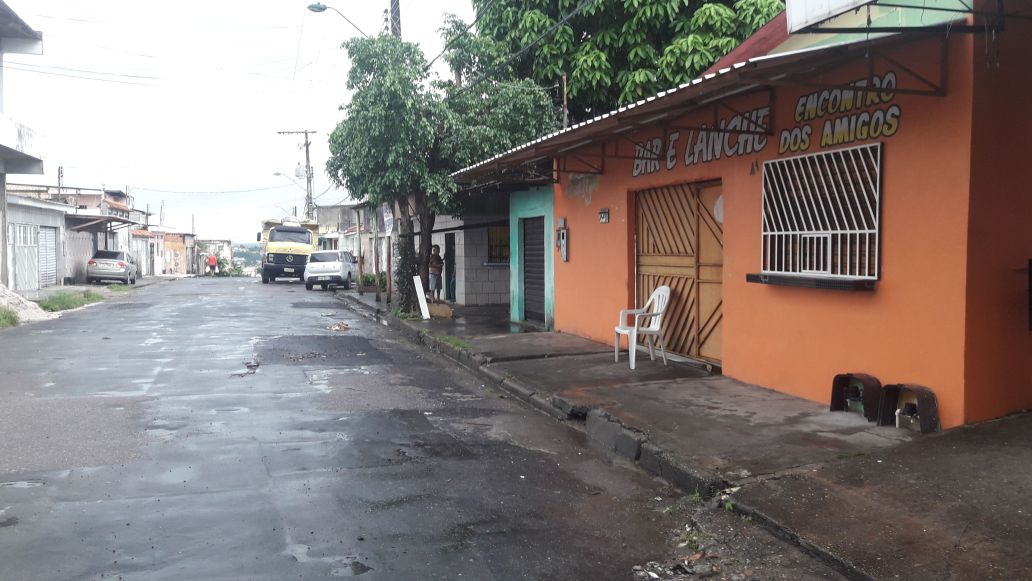 Em Manaus, homem morre e outro fica ferido durante tiroteio em lanchonete
