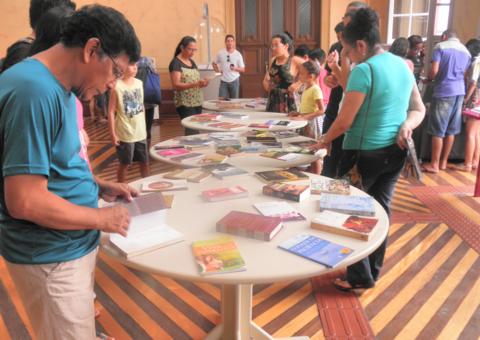 20ª Feira de Troca de Livros e Gibis acontece neste domingo com 'bibliotour'