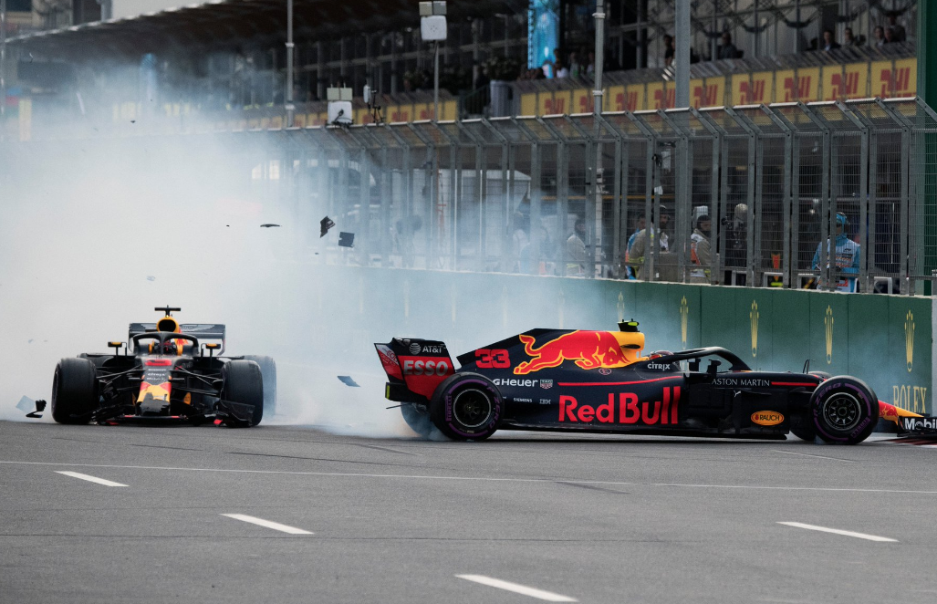 Vettel erra, Bottas perde pneu no fim e Hamilton vence no Azerbaijão
