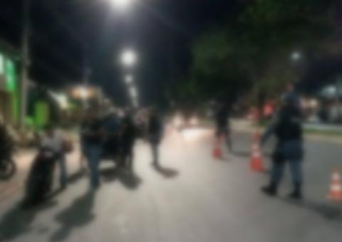 Em Manaus, homem se passa por PM para escapar de blitz e policiais descobrem farsa