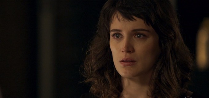 Clara é acusada de assassinatos e corre risco de voltar ao hospício