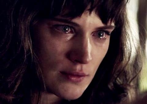 Clara é acusada de assassinatos e corre risco de voltar ao hospício