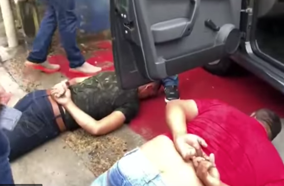 À paisana, PMs flagram assalto e prendem dupla após troca de tiros em Manaus