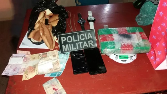 Trio é preso com cocaína escondida dentro de sacola de pão no Amazonas