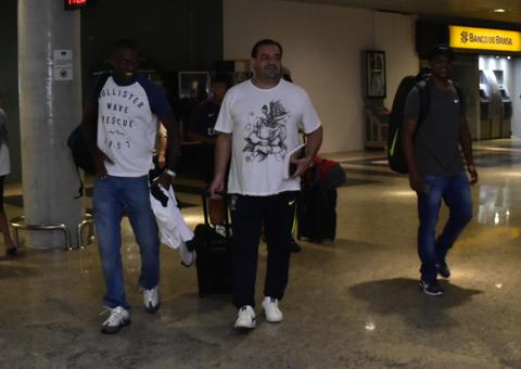 Seleção brasileira master de Beach Soccer chega a Manaus