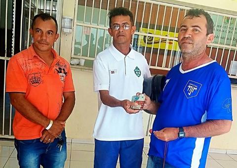 Carpinteiro acha R$ 2 mil e procura dono por quase um mês 