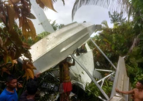 Hidroavião cai com duas pessoas no Amazonas 