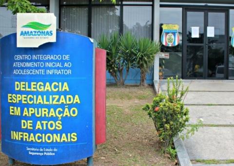 Em Manaus, adolescente é apreendido com drogas e motocicleta roubada