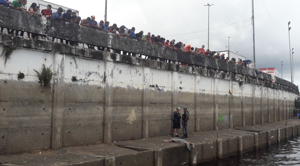 Briga de casal termina com mulher assassinada a 22 facadas em Manaus
