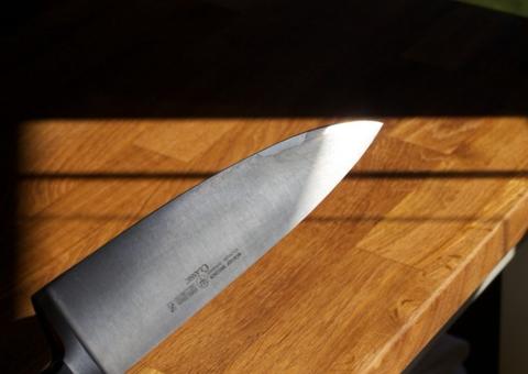 Homem bêbado é preso após matar o irmão a facadas durante briga