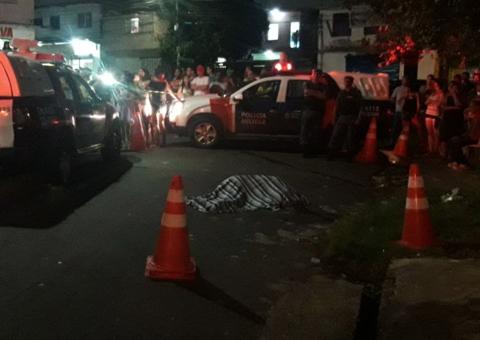 Homem é perseguido e morto a tiros por grupo de pistoleiros em Manaus