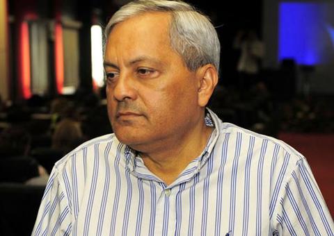 Evandro Melo deixa presídio usando tornozeleira eletrônica