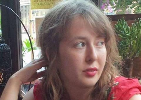 Mulher com síndrome de Asperger é expulsa de sala de cinema após crise de riso