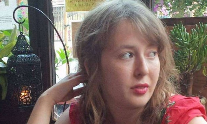 Mulher com síndrome de Asperger é expulsa de sala de cinema após crise de riso